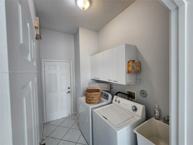 Building Photo - 15840 NW 16th Ct
