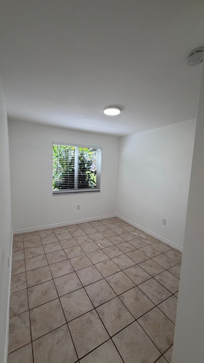 Building Photo - 2712 SW 118th Ct