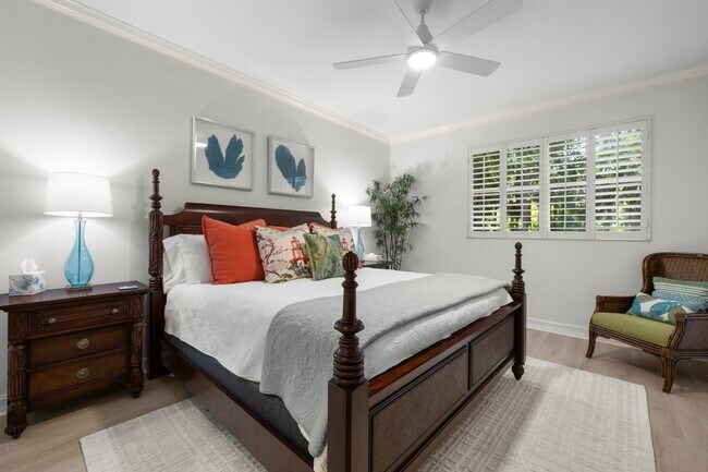 Building Photo - Tarpon Cove condo - close to the beach. Yacht club membership is available.