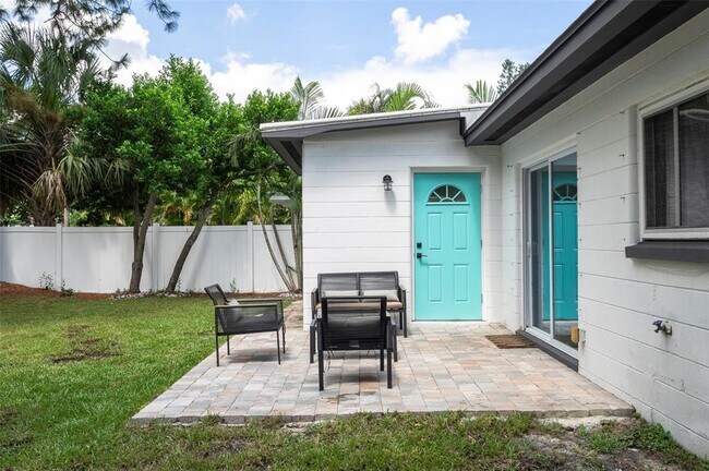 Building Photo - 5840 Dartmouth Ave N