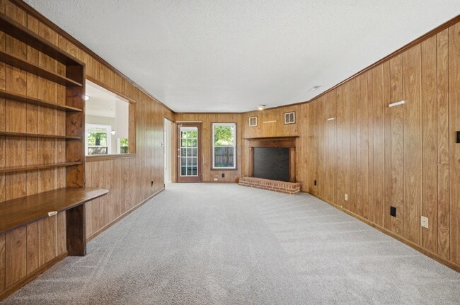 Building Photo - 3 BEDROOM RANCH HOME WITH GARAGE FOR RENT IN CENTRAL VIRGINIA BEACH!