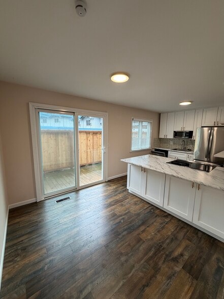 Building Photo - 2095 S Kent Des Moines Rd