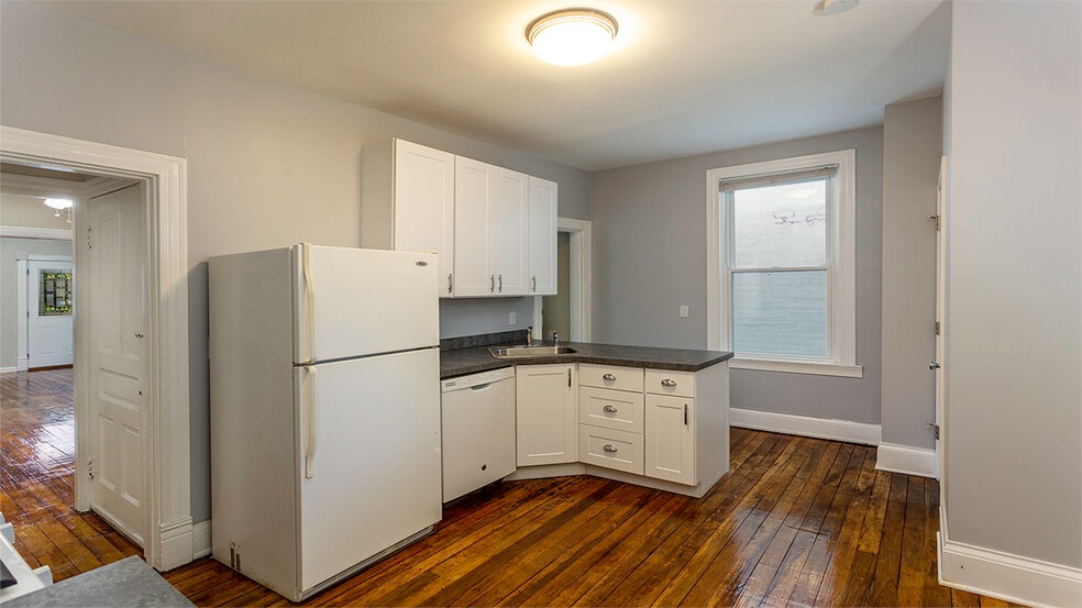Kitchen - 527 Riddle Rd