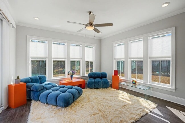 Building Photo - 3 BED | 3.5 BATHS | TWO CAR GARAGE | HERB RIVER | FURNISHED TOWNHOME