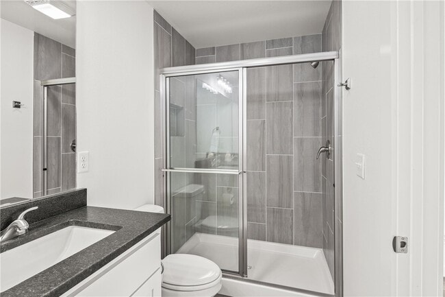 Building Photo - 547 W Pickens Rd