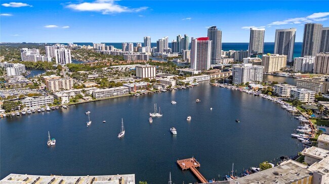 Building Photo - 2200 Diana Dr