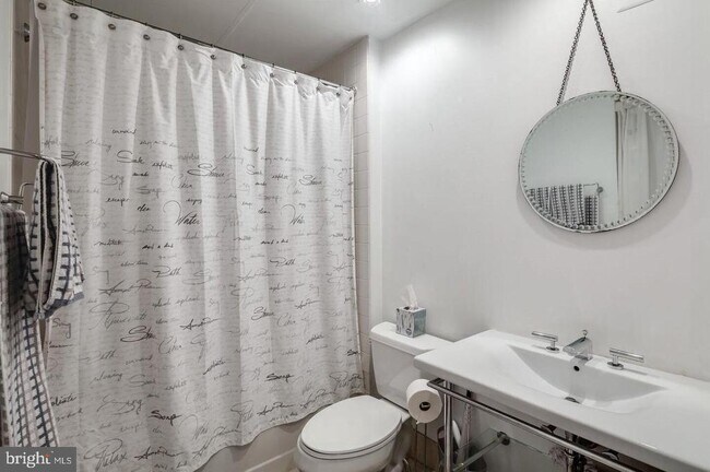 Building Photo - 1601 Spring Garden St