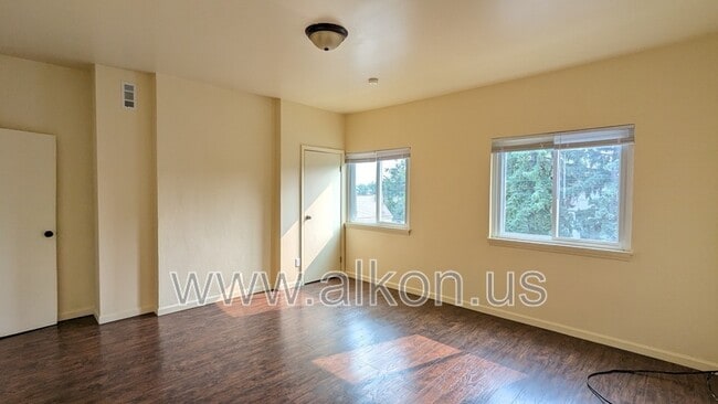 Building Photo - 4302 Stanley St