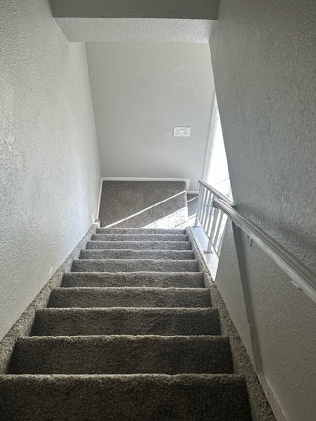 Building Photo - 6046 W Townley Ave