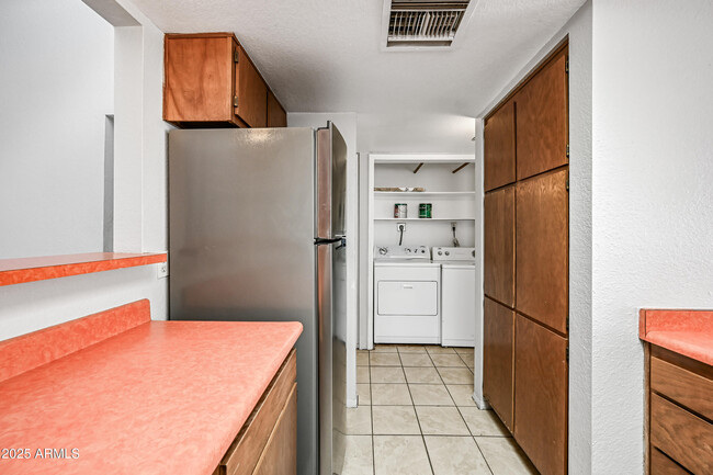 Building Photo - 5580 S Kings Ranch Rd