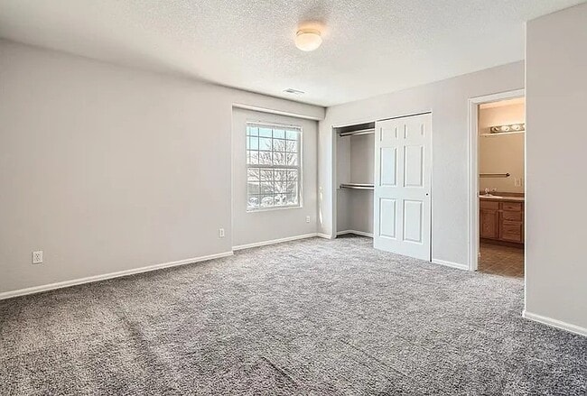 Building Photo - Townhouse Eller Grove