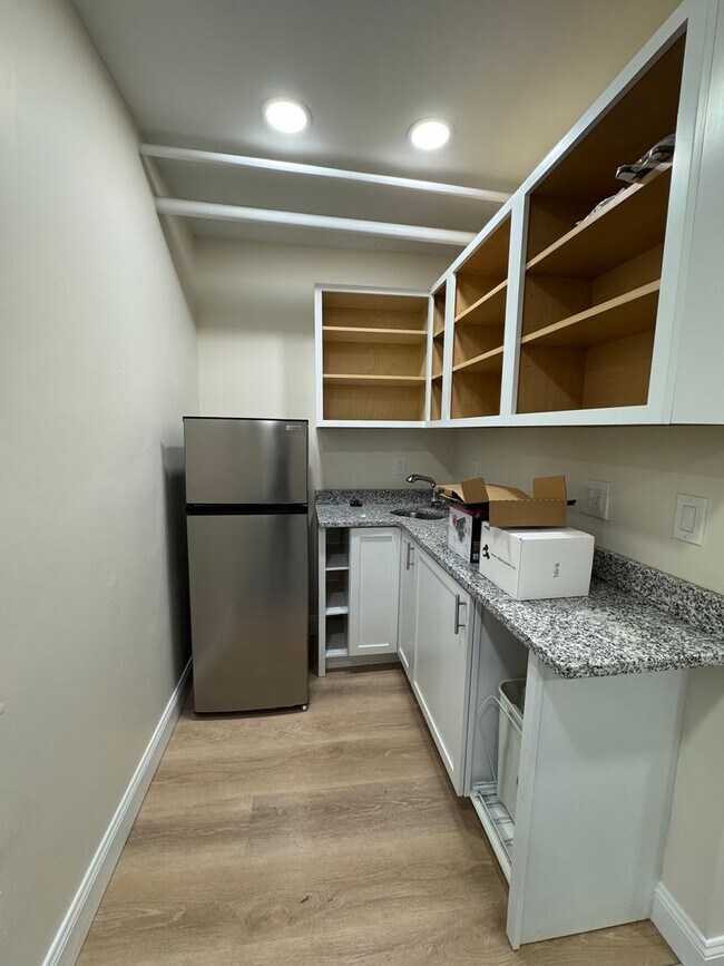 Building Photo - Single Family in Allston Near BU - Available 9/1/2026