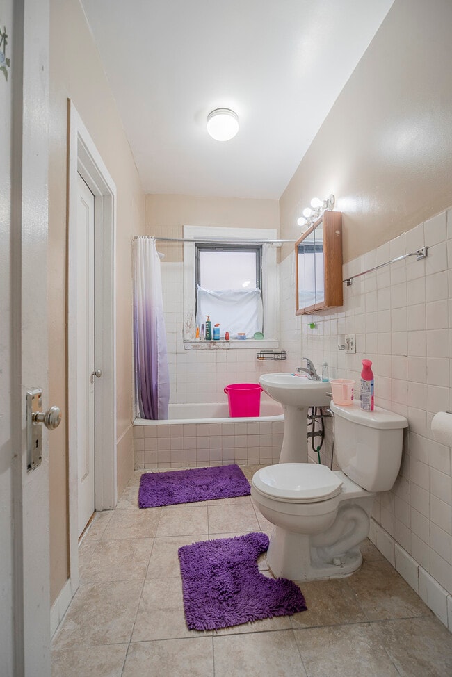 Building Photo - 6507 N Hoyne Ave