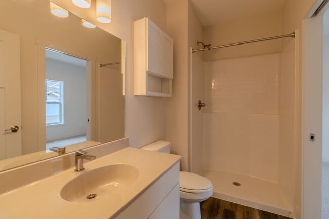 Building Photo - Premier Place and Premier Living!