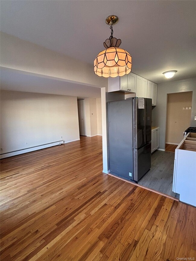 Building Photo - 8 Colonial Rd