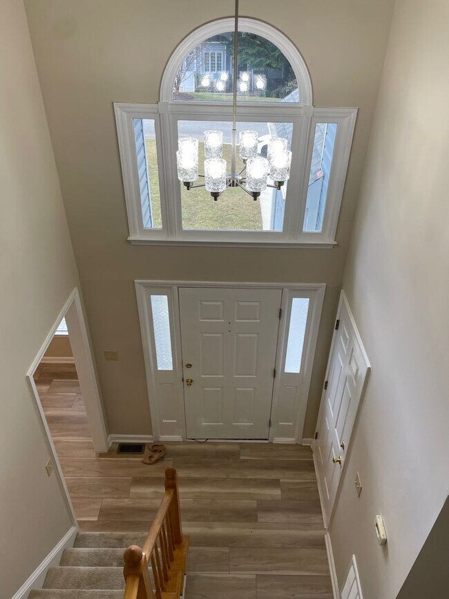 Building Photo - 10 Creekstone Ct