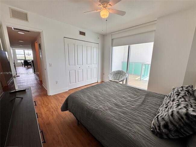 Building Photo - 2681 N Flamingo Rd