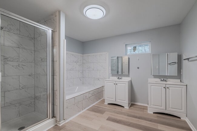 Building Photo - 834 Elkhart St