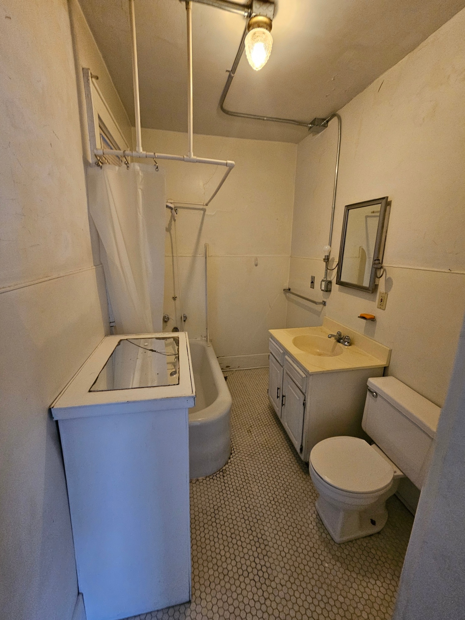 Building Photo - 132 Simpson St