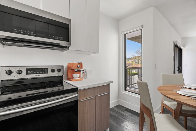 UNIT 4 - available NOW - 2422 Meadowvale Ave