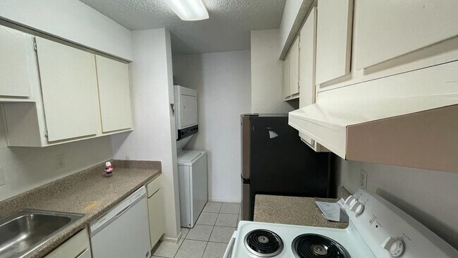 Building Photo - 12615 Brookglade Cir