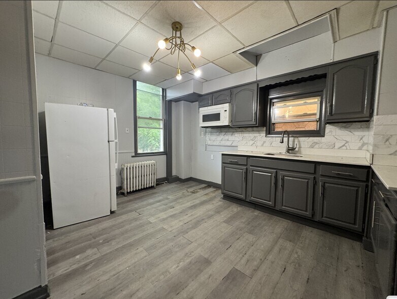 Building Photo - 154 Bayview Ave