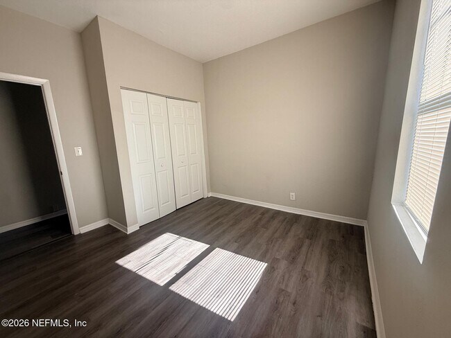 Building Photo - 1128 Van Buren St