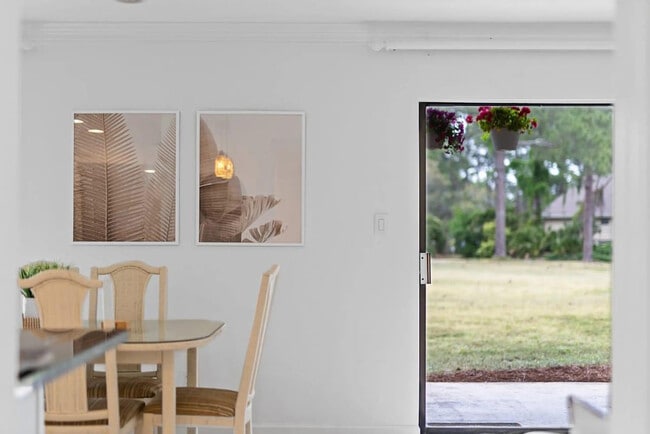 Building Photo - 125 Sunset Bay