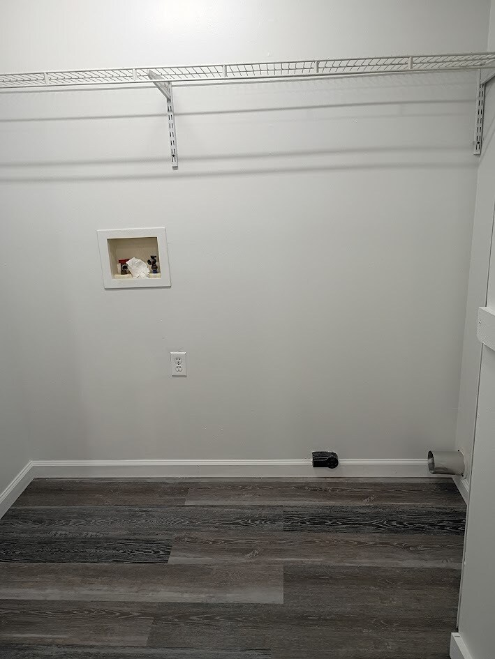 Building Photo - 384 Highland Dr