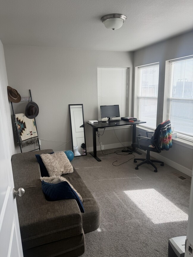 Building Photo - 2202 Mackinac St