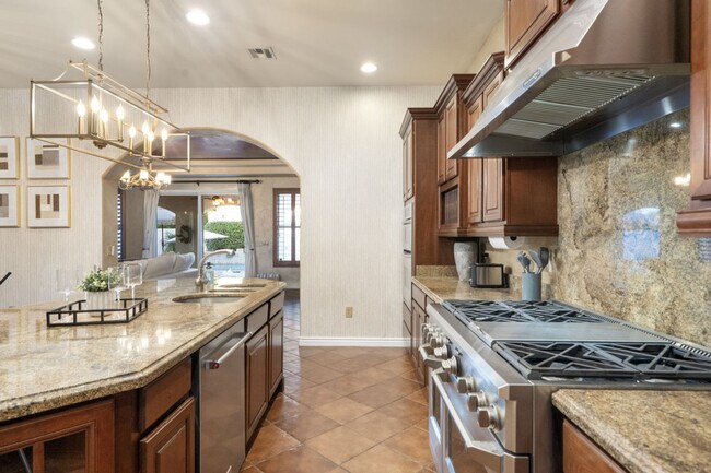 Building Photo - 3083 S Cottonwood Ct