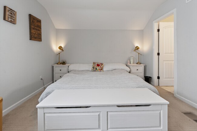 Building Photo - 976 Di Marino St