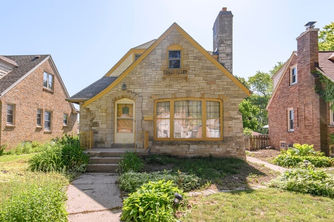 Primary Photo - 3940 N 64th St