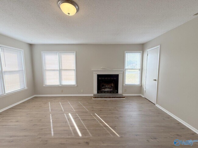 Building Photo - 2700 Lantern Walk SE