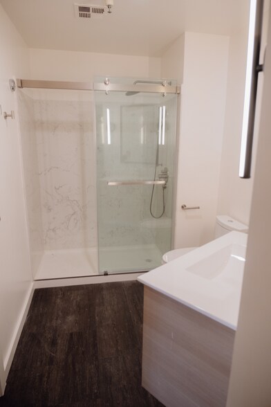 Building Photo - 4920 Telegraph Ave