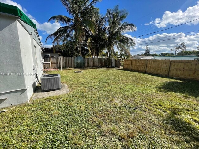 Building Photo - 1332 NE 177th St