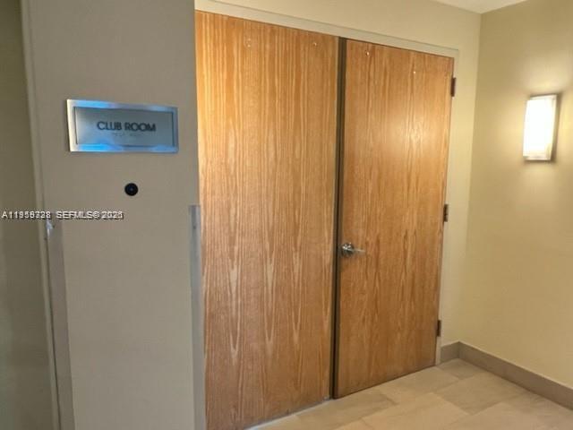 Building Photo - 950 Brickell Bay Dr