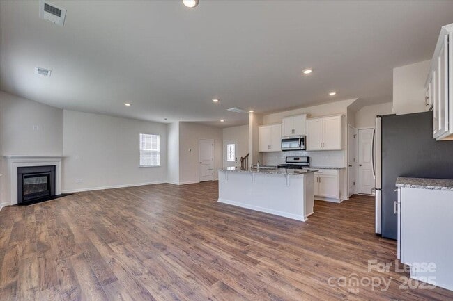 Building Photo - 587 King Clover Ln