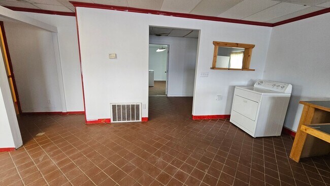 Building Photo - Ore