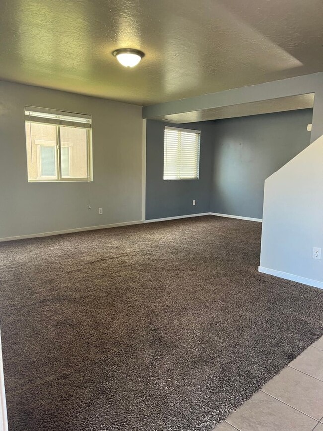 Building Photo - 3 Bedroom 2 1/2 Bath