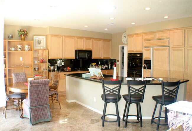Building Photo - Beautiful Calabasas home with marble floor...