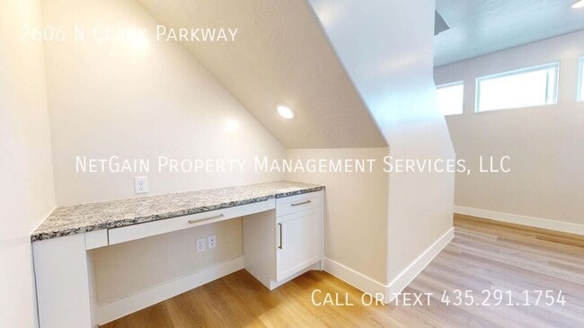 Building Photo - 2606 N Clark Pkwy