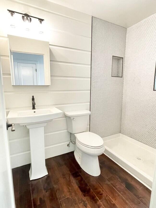 Building Photo - Beautiful Remodeled Calistoga Home