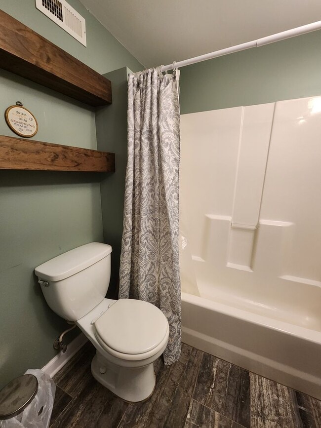 Building Photo - Mountain Escape!