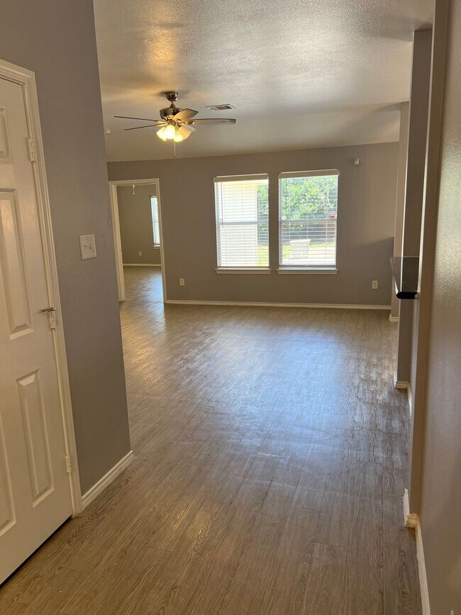 Building Photo - Eagle Springs Home Ready for Immediate Occupancy