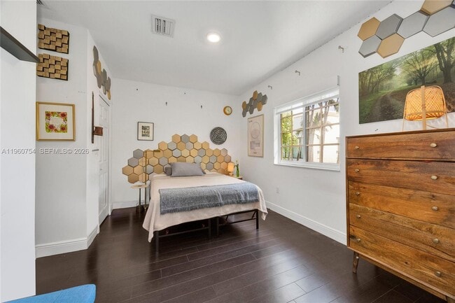 Building Photo - 3233 Gifford Ln