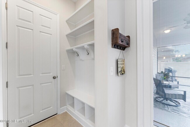 Building Photo - 39 Woodmere Ln