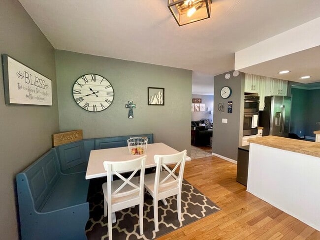 Building Photo - AVAILABLE TODAY - Beautiful 4BD/4BA Low-Ma...