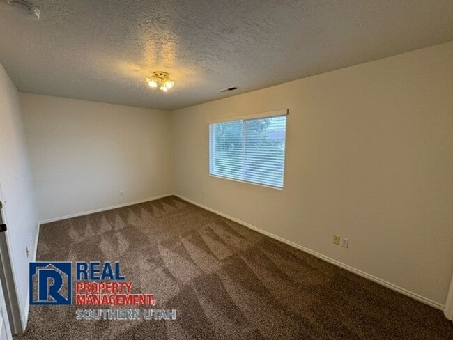 Building Photo - Dixie Downs Townhouse