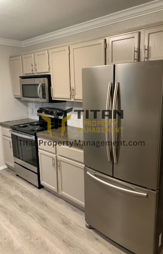 Building Photo - 3b/2b house